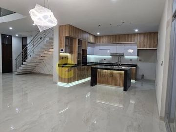 VENTA DE CASA DE TRES PISOS EN ESTRENO EN BOULEVARD PARK PLAZA - PIURA