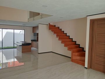 CASA EN VENTA AMPLIACIÓN ARBOLEDAS DE LOMA BELLA