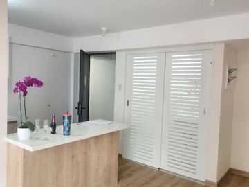 SE ALQUILA MINIDPTO DE ESTRENO en LINSIDRO