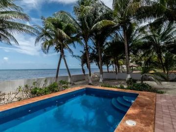 EN VENTA CASA FRENTE AL MAR  PUERTO MORELOS
