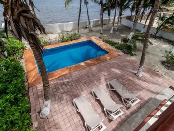 EN VENTA CASA FRENTE AL MAR  PUERTO MORELOS