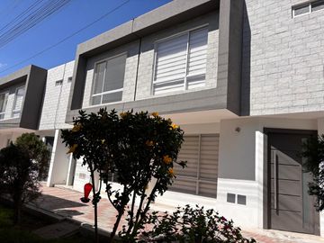 VENTA DE CASAS POR ESTRENAR EN SAN ANTONIO DE PICHINCHA