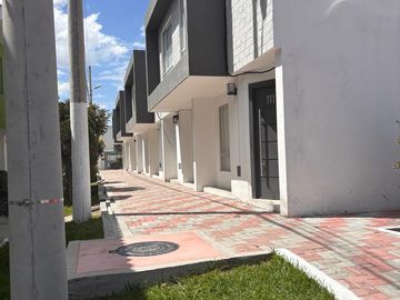 VENTA DE CASAS POR ESTRENAR EN SAN ANTONIO DE PICHINCHA