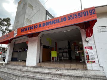 Oportunidad Única: Casa con Local  en Lomas de Atizapán