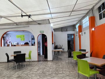 Oportunidad Única: Casa con Local  en Lomas de Atizapán
