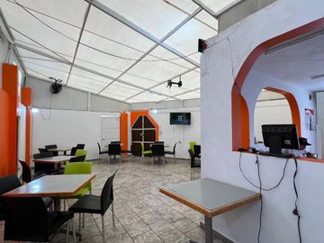 Oportunidad Única: Casa con Local  en Lomas de Atizapán