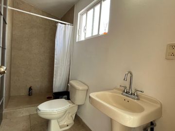 Oportunidad Única: Casa con Local  en Lomas de Atizapán