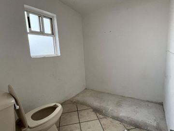Oportunidad Única: Casa con Local  en Lomas de Atizapán