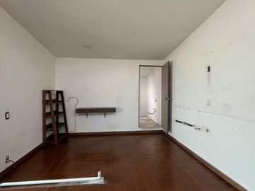Oportunidad Única: Casa con Local  en Lomas de Atizapán