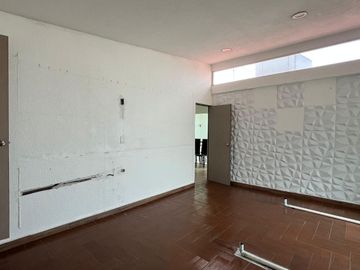 Oportunidad Única: Casa con Local  en Lomas de Atizapán