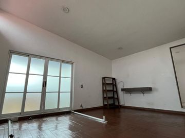 Oportunidad Única: Casa con Local  en Lomas de Atizapán