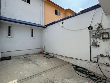 Oportunidad Única: Casa con Local  en Lomas de Atizapán