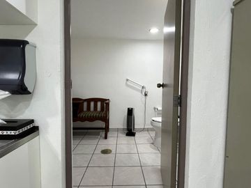 Oportunidad Única: Casa con Local  en Lomas de Atizapán