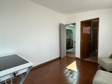 Oportunidad Única: Casa con Local  en Lomas de Atizapán