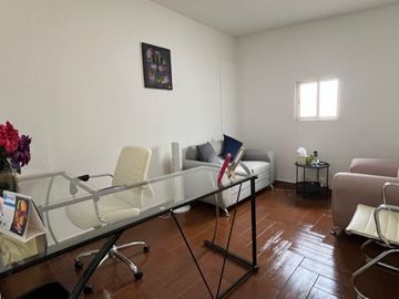 Oportunidad Única: Casa con Local  en Lomas de Atizapán