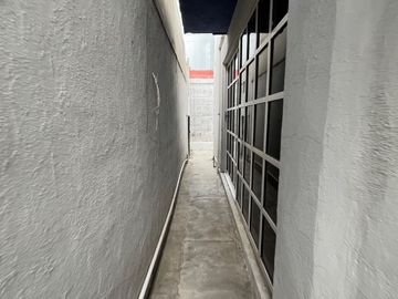 Oportunidad Única: Casa con Local  en Lomas de Atizapán