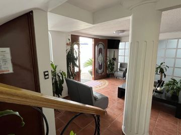 Oportunidad Única: Casa con Local  en Lomas de Atizapán