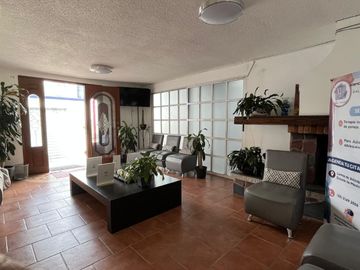 Oportunidad Única: Casa con Local  en Lomas de Atizapán