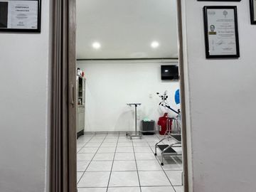 Oportunidad Única: Casa con Local  en Lomas de Atizapán
