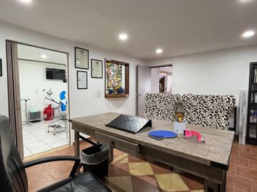 Oportunidad Única: Casa con Local  en Lomas de Atizapán