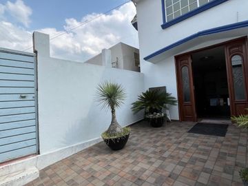 Oportunidad Única: Casa con Local  en Lomas de Atizapán