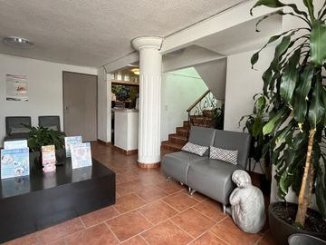 Oportunidad Única: Casa con Local  en Lomas de Atizapán