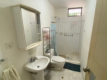 Se Vende Amplia Y Cómoda Casa Como Terreno De 390 M2 En Surco, Paralela A La Av. Ramon Castilla