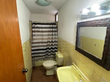 Se Vende Amplia Y Cómoda Casa Como Terreno De 390 M2 En Surco, Paralela A La Av. Ramon Castilla