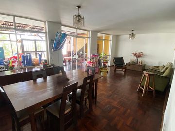 Se Vende Amplia Y Cómoda Casa Como Terreno De 390 M2 En Surco, Paralela A La Av. Ramon Castilla