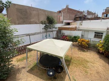Se Vende Amplia Y Cómoda Casa Como Terreno De 390 M2 En Surco, Paralela A La Av. Ramon Castilla