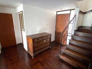 Se Vende Amplia Y Cómoda Casa Como Terreno De 390 M2 En Surco, Paralela A La Av. Ramon Castilla
