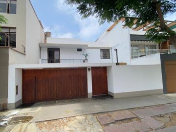Se Vende Amplia Y Cómoda Casa Como Terreno De 390 M2 En Surco, Paralela A La Av. Ramon Castilla