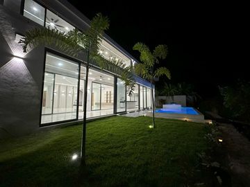 CASA EN VENTA CON MUELLE PROPIO