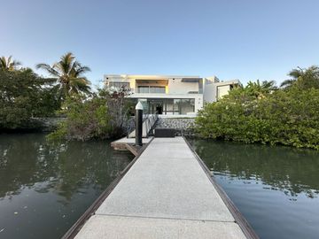 CASA EN VENTA CON MUELLE PROPIO