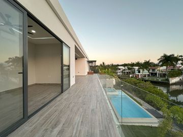 CASA EN VENTA CON MUELLE PROPIO