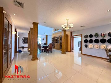 RESIDENCIA EN VENTA EN LA CAÑADA