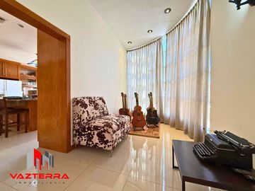RESIDENCIA EN VENTA EN LA CAÑADA