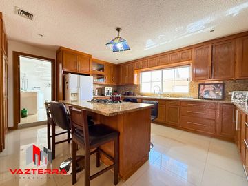 RESIDENCIA EN VENTA EN LA CAÑADA