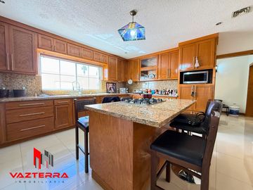 RESIDENCIA EN VENTA EN LA CAÑADA