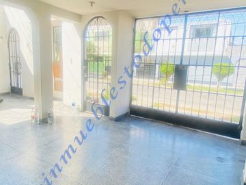 VENTA CASA DE 3PISOS EN ICA, URB SANTO DOMINGO DE GUZMÁN