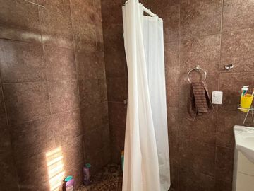 ¡Amplia Residencia con Alberca, Jardín y Seguridad Privada en Cuernavaca! 🌴🏡