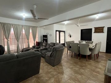 ¡Amplia Residencia con Alberca, Jardín y Seguridad Privada en Cuernavaca! 🌴🏡