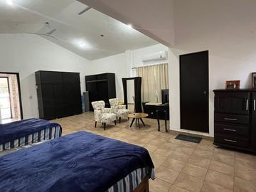 ¡Amplia Residencia con Alberca, Jardín y Seguridad Privada en Cuernavaca! 🌴🏡