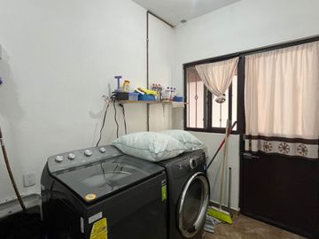 ¡Amplia Residencia con Alberca, Jardín y Seguridad Privada en Cuernavaca! 🌴🏡
