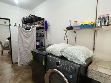¡Amplia Residencia con Alberca, Jardín y Seguridad Privada en Cuernavaca! 🌴🏡