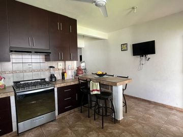 ¡Amplia Residencia con Alberca, Jardín y Seguridad Privada en Cuernavaca! 🌴🏡