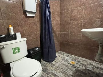 ¡Amplia Residencia con Alberca, Jardín y Seguridad Privada en Cuernavaca! 🌴🏡