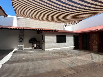 ¡Amplia Residencia con Alberca, Jardín y Seguridad Privada en Cuernavaca! 🌴🏡