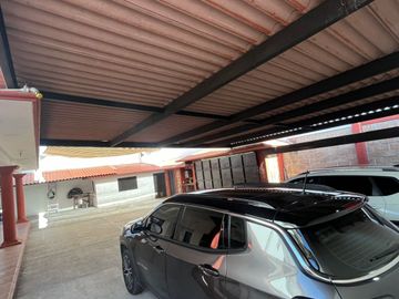 ¡Amplia Residencia con Alberca, Jardín y Seguridad Privada en Cuernavaca! 🌴🏡