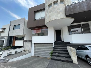 🏡 Vive el Lujo en Bosque Esmeralda – Casa en Venta en Puerta de Granada